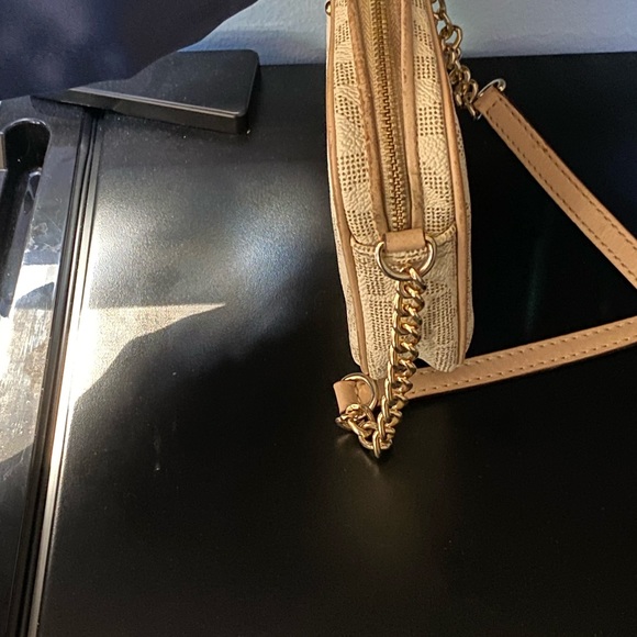 Michael Kors compact great for a night out. - Picture 9 of 14